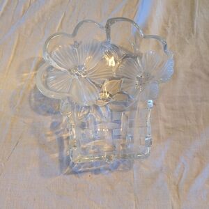 2/30$ Vintage Clear Floral Glass Basket Trinket Dish